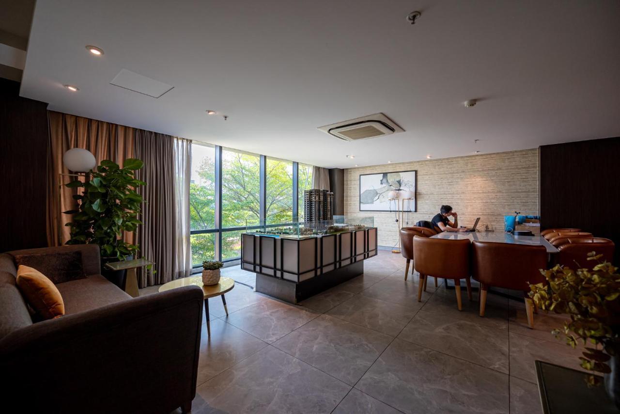 Апартаменти Luxury Retreat D1Mension Хошимін Екстер'єр фото
